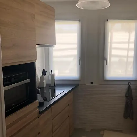 Beautiful Flat With Balcony And Sea View