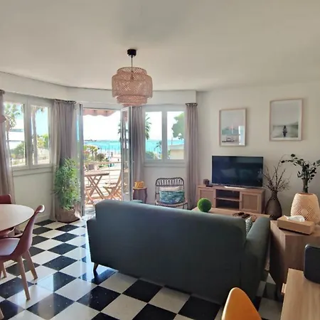 Beautiful Flat With Balcony And Sea View