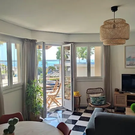 Beautiful Flat With Balcony And Sea View Apartment *