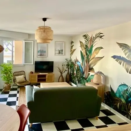 Beautiful Flat With Balcony And Sea View
